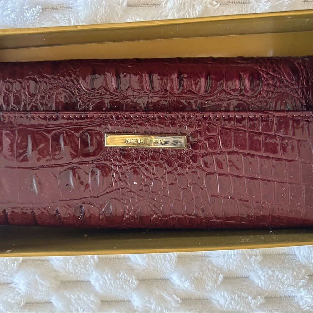 Chic Burgundy Crocodile Embossed Wallet